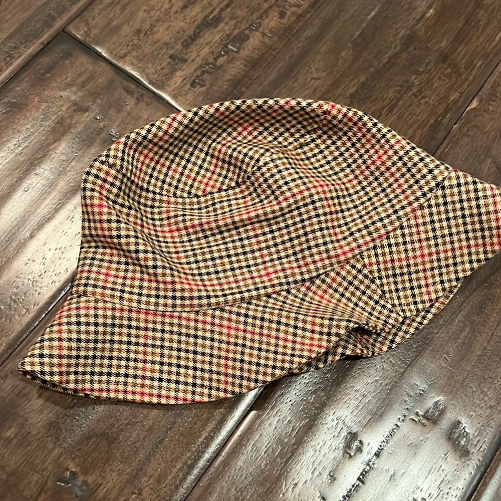 Brandy Melville bucket hat